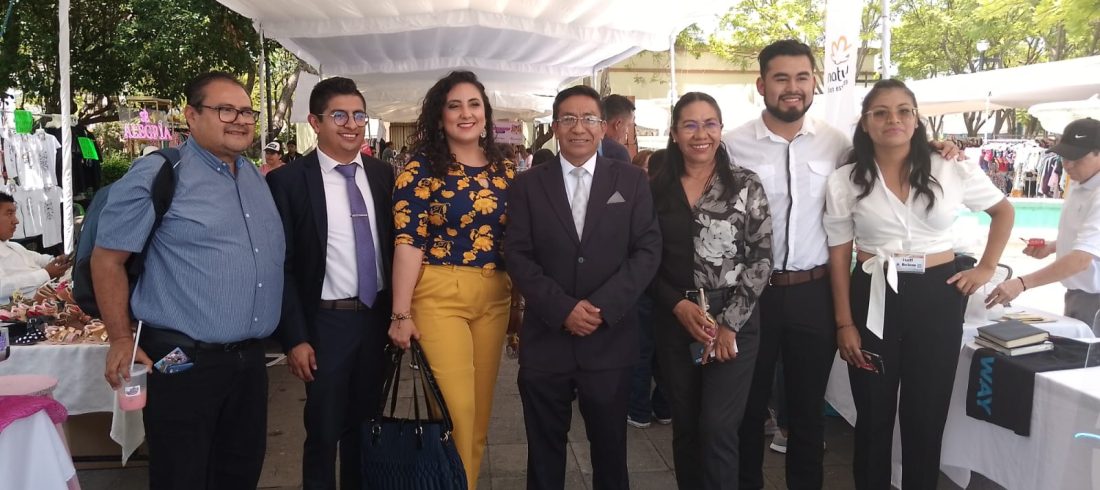 En el evento de EMPRENDIMIENTO organizado por los alumnos del segundo semestre de la Licenciatura en Administración y Desarrollo de Negocios.