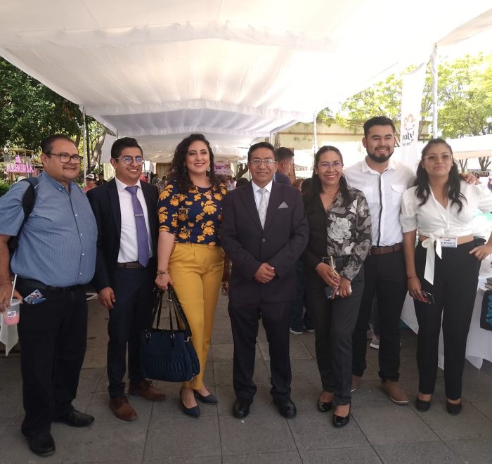En el evento de EMPRENDIMIENTO organizado por los alumnos del segundo semestre de la Licenciatura en Administración y Desarrollo de Negocios.